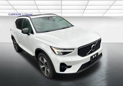 2023 Volvo XC40 B5 AWD Plus Dark Theme