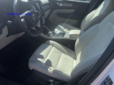 2023 Volvo XC40 B5 AWD Plus Dark Theme