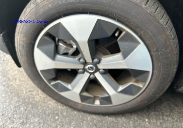 2023 Volvo XC40 B5 AWD Plus Dark Theme