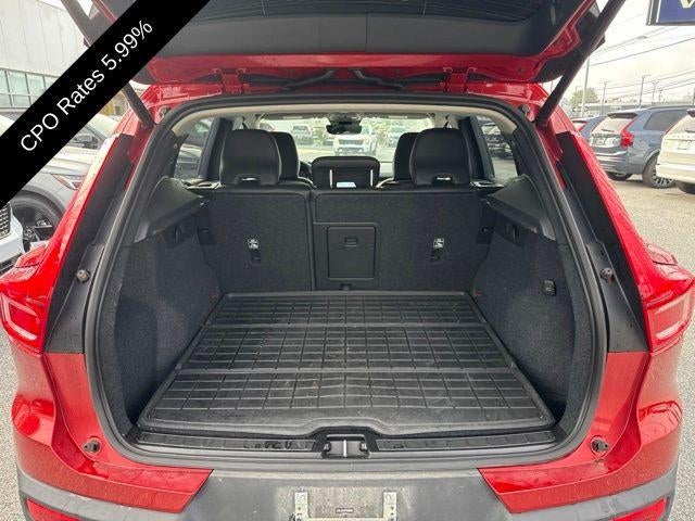 2023 Volvo XC40 B5 AWD Plus Dark Theme