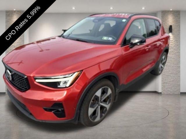 2023 Volvo XC40 B5 AWD Plus Dark Theme