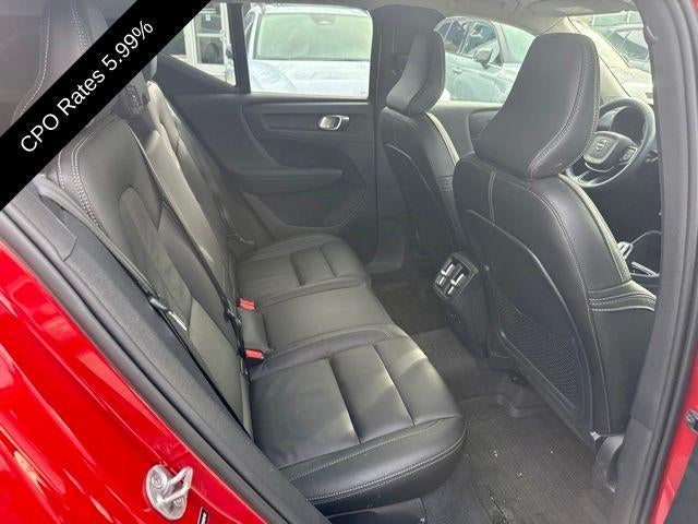 2023 Volvo XC40 B5 AWD Plus Dark Theme