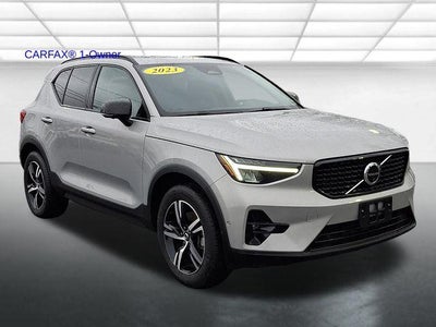 2023 Volvo XC40 B5 AWD Plus Dark Theme