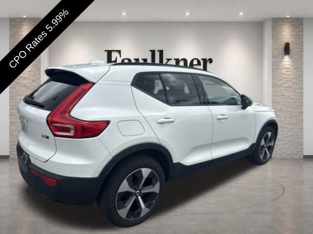 2023 Volvo XC40 B5 AWD Plus Dark Theme