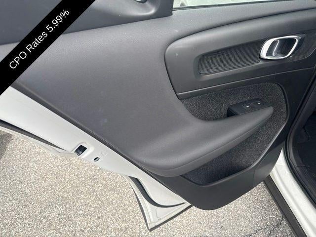 2023 Volvo XC40 B5 AWD Plus Dark Theme
