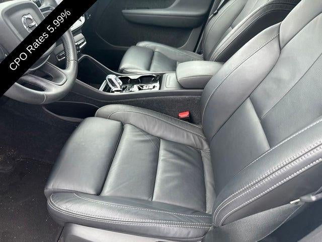 2023 Volvo XC40 B5 AWD Plus Dark Theme