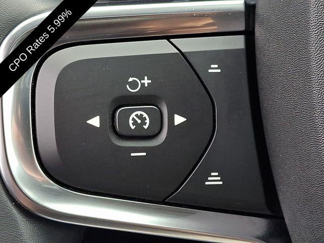 2023 Volvo XC40 B5 AWD Plus Dark Theme