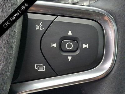 2023 Volvo XC40 B5 AWD Plus Dark Theme