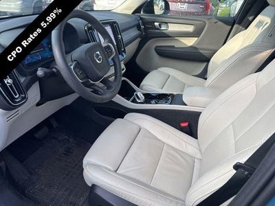 2023 Volvo XC40 B5 AWD Ultimate Dark Theme