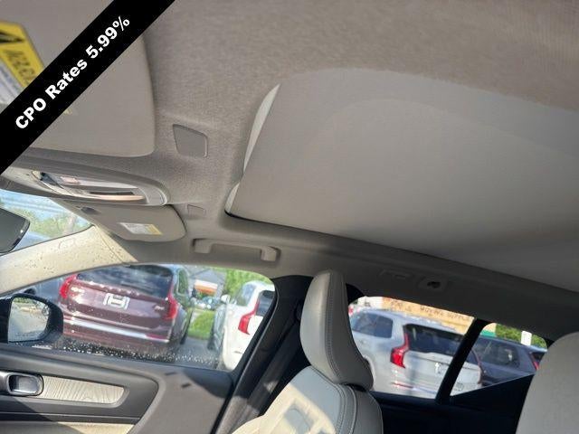 2023 Volvo XC40 B5 AWD Ultimate Dark Theme