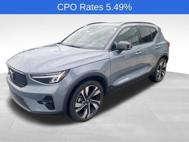 2023 Volvo XC40 B5 AWD Ultimate Dark Theme
