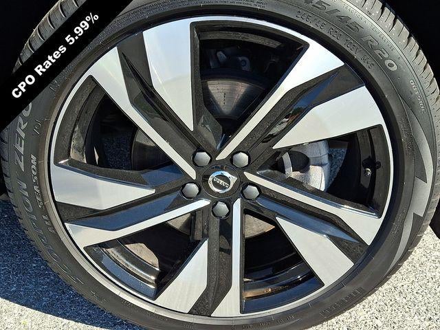 2023 Volvo XC40 B5 AWD Ultimate Dark Theme