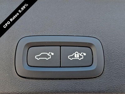 2023 Volvo XC40 B5 AWD Ultimate Dark Theme