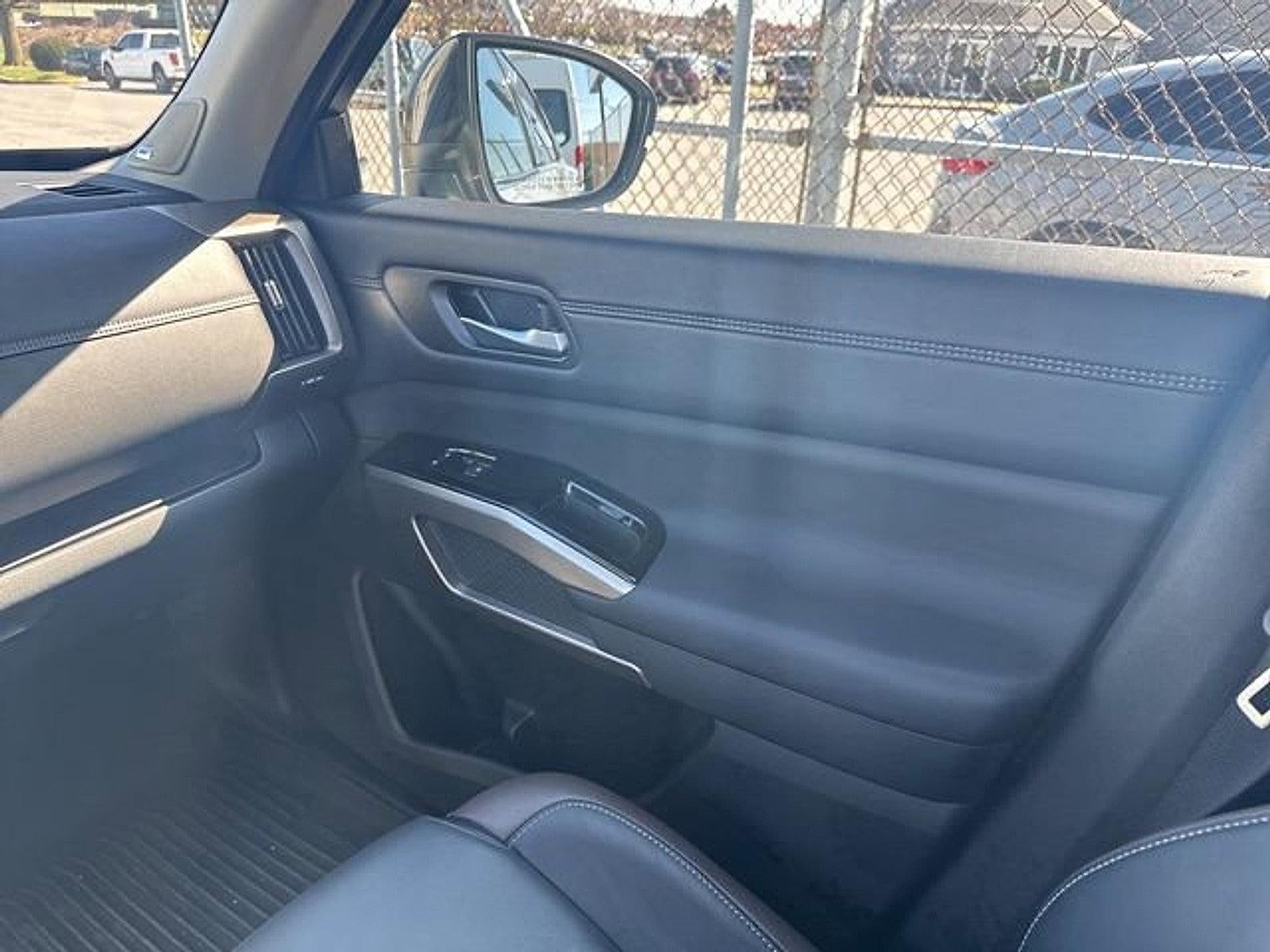 2025 Nissan Pathfinder Platinum 4WD