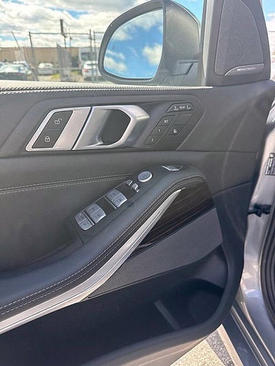 2025 BMW X7 xDrive40i Sports Activity Vehicle