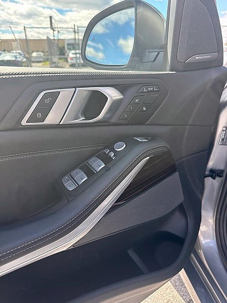 2025 BMW X7 xDrive40i Sports Activity Vehicle