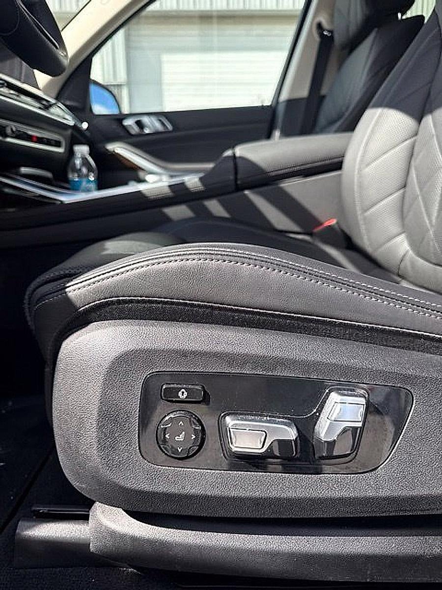 2025 BMW X7 xDrive40i Sports Activity Vehicle