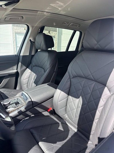 2025 BMW X7 xDrive40i Sports Activity Vehicle