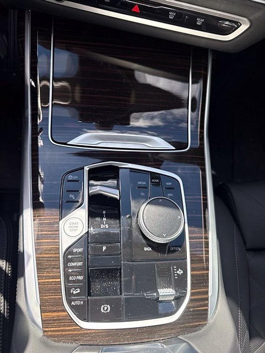 2025 BMW X7 xDrive40i Sports Activity Vehicle