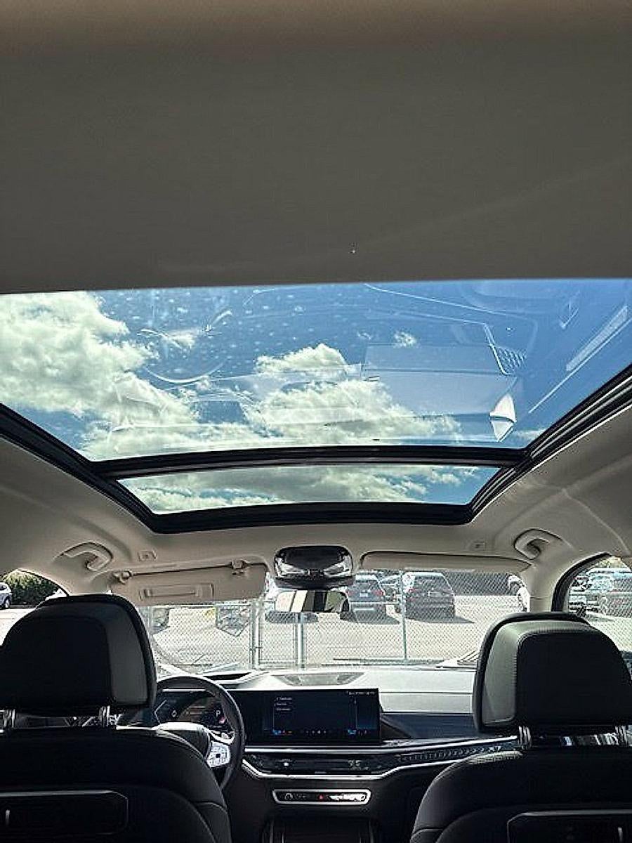 2025 BMW X7 xDrive40i Sports Activity Vehicle