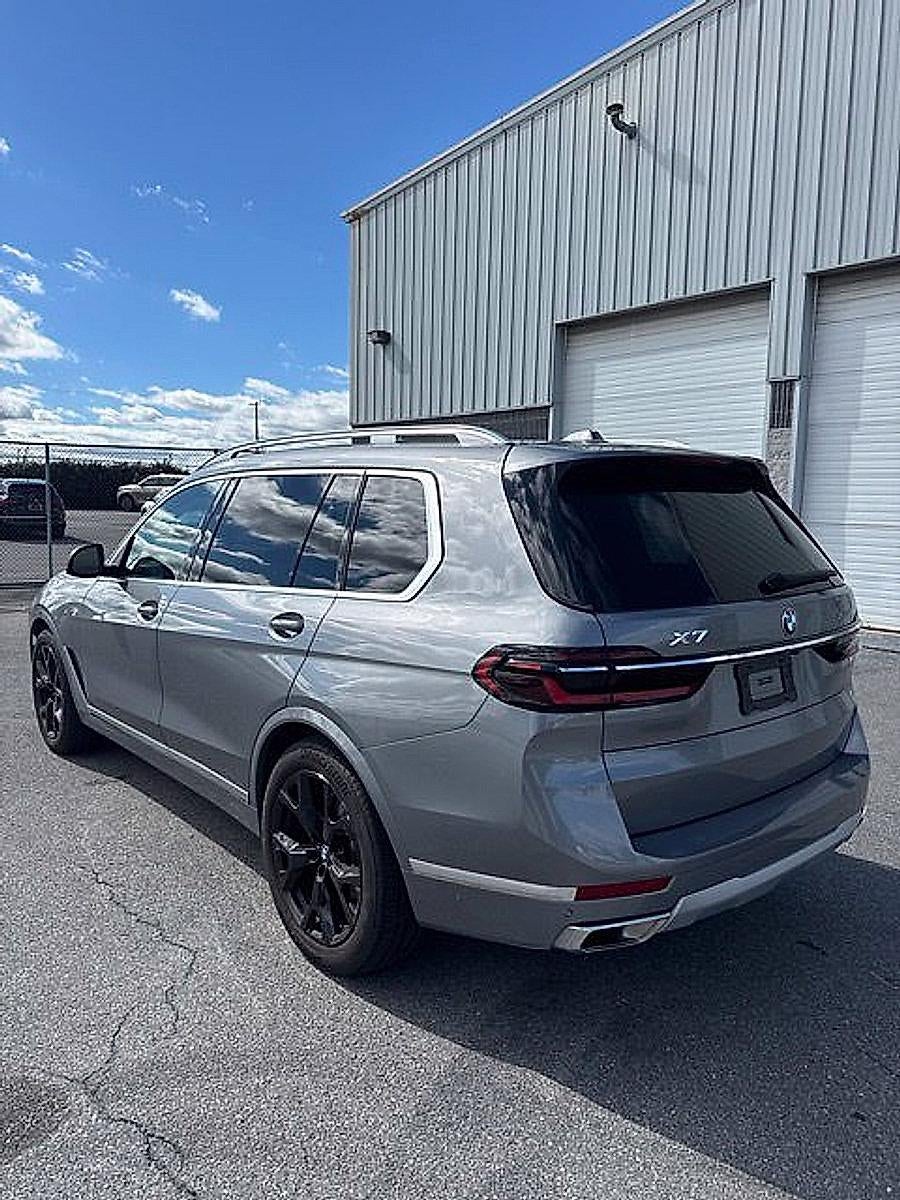 2025 BMW X7 xDrive40i Sports Activity Vehicle