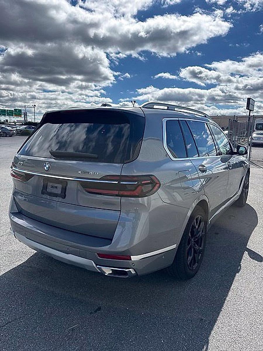 2025 BMW X7 xDrive40i Sports Activity Vehicle