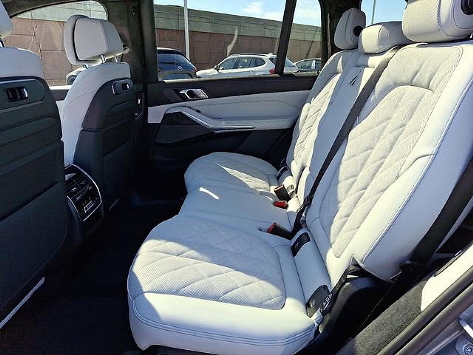 2026 BMW X7 xDrive40i Sports Activity Vehicle