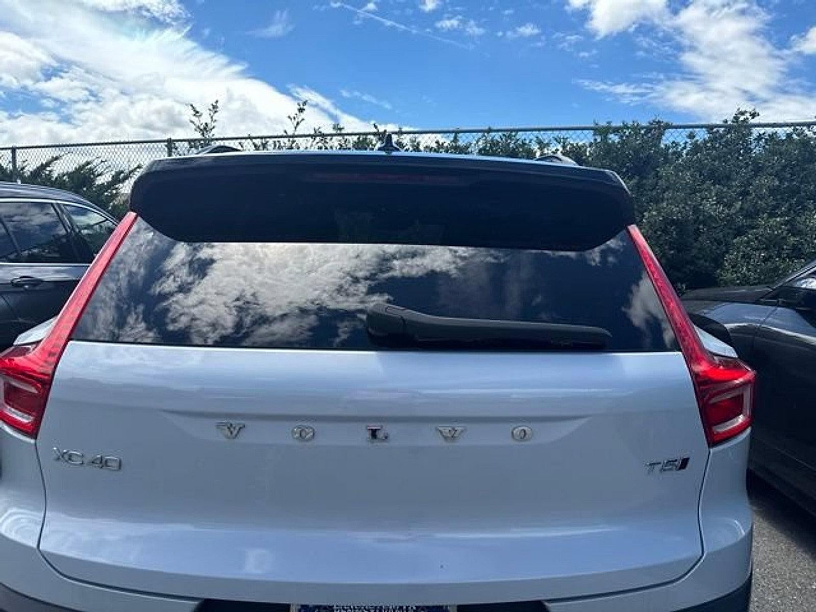 2021 Volvo XC40 T5 AWD R-Design