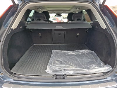 2023 Volvo XC60 B5 AWD Plus Bright Theme