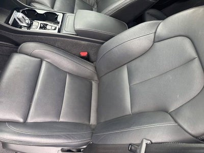 2024 Volvo XC40 B5 AWD Plus Dark Theme
