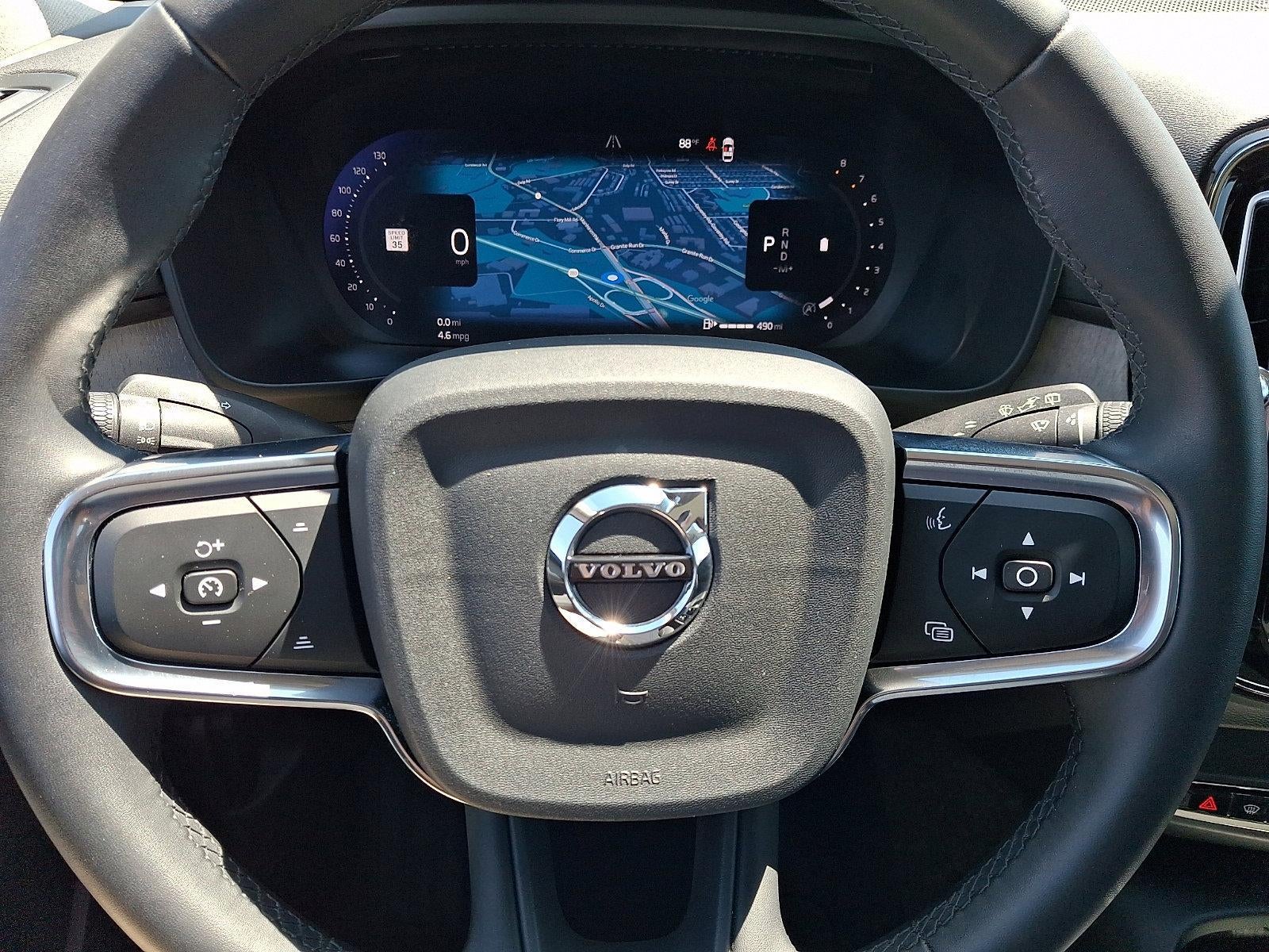 2024 Volvo XC40 B5 AWD Plus Dark Theme