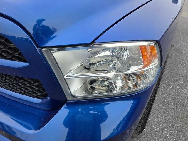 2015 RAM 1500 4WD Crew Cab 5.7 Ft Box Express