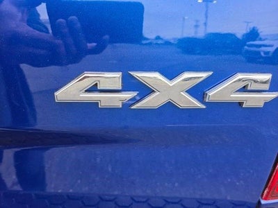 2015 RAM 1500 4WD Crew Cab 5.7 Ft Box Express