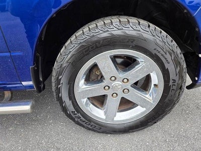 2015 RAM 1500 4WD Crew Cab 5.7 Ft Box Express
