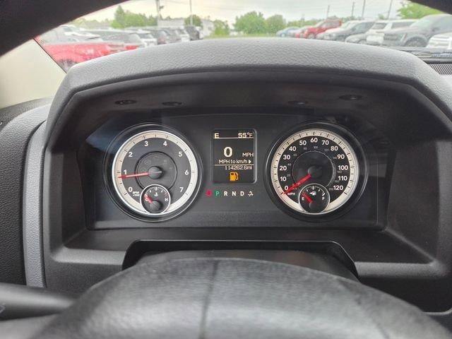 2015 RAM 1500 4WD Crew Cab 5.7 Ft Box Express