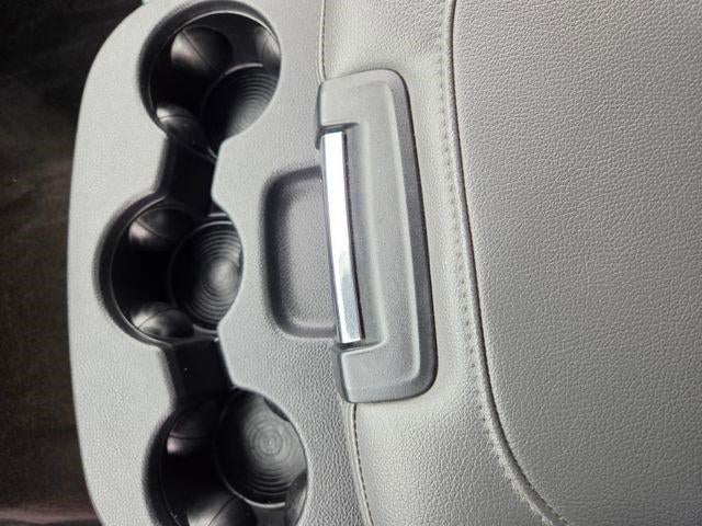 2015 RAM 1500 4WD Crew Cab 5.7 Ft Box Express