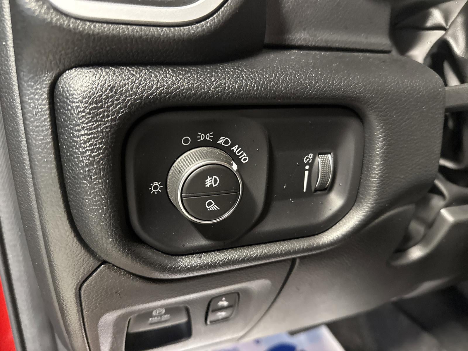 2022 RAM 1500 Big Horn 4x4 Crew Cab 5'7" Box