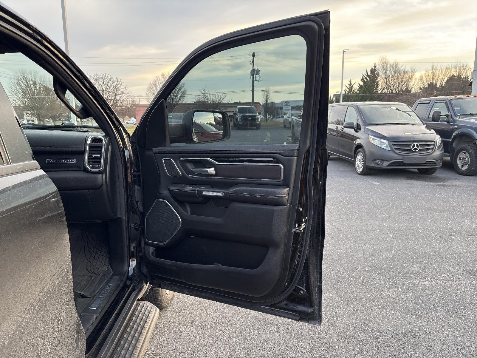 2022 RAM 1500 Laramie 4x4 Crew Cab 5'7" Box