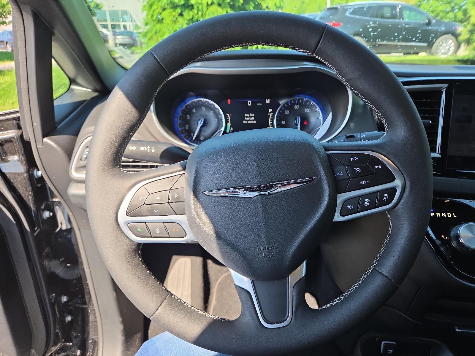 2025 Chrysler Pacifica Select FWD