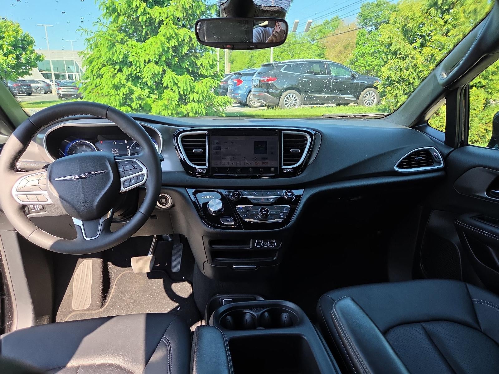 2025 Chrysler Pacifica Select FWD