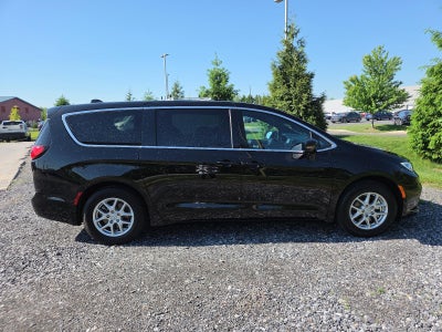 2026 Chrysler Pacifica Select FWD