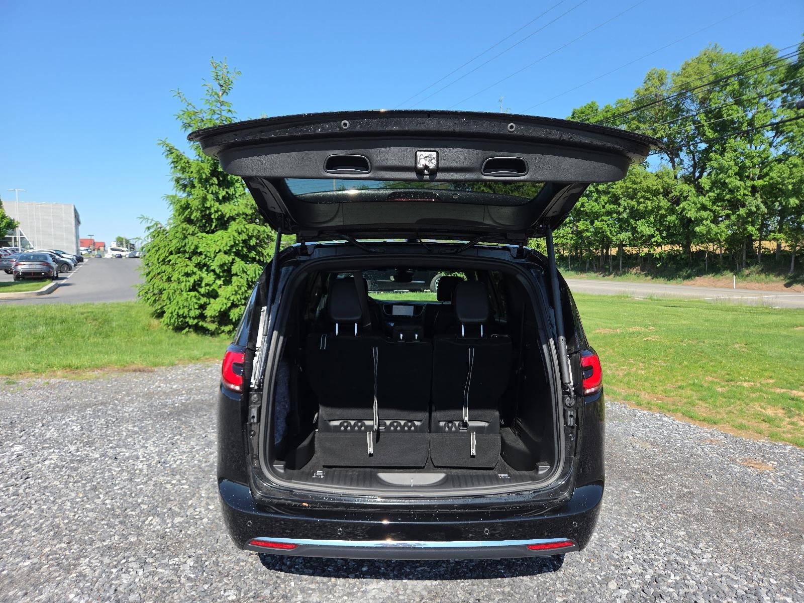 2026 Chrysler Pacifica Select FWD