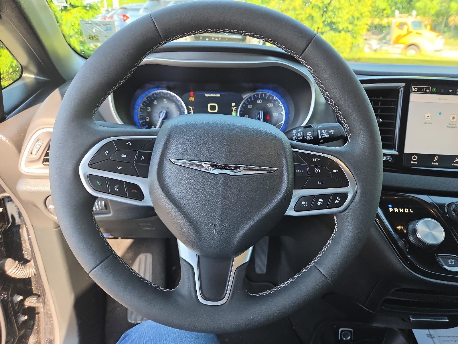 2026 Chrysler Pacifica Select FWD