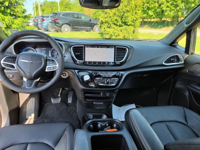 2026 Chrysler Pacifica Select FWD