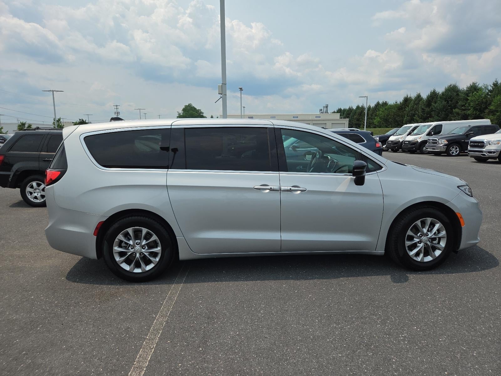 2026 Chrysler Pacifica Limited FWD