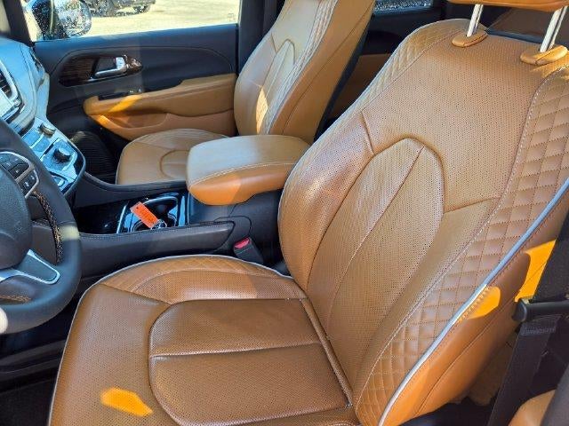 2023 Chrysler Pacifica Hybrid Pinnacle FWD