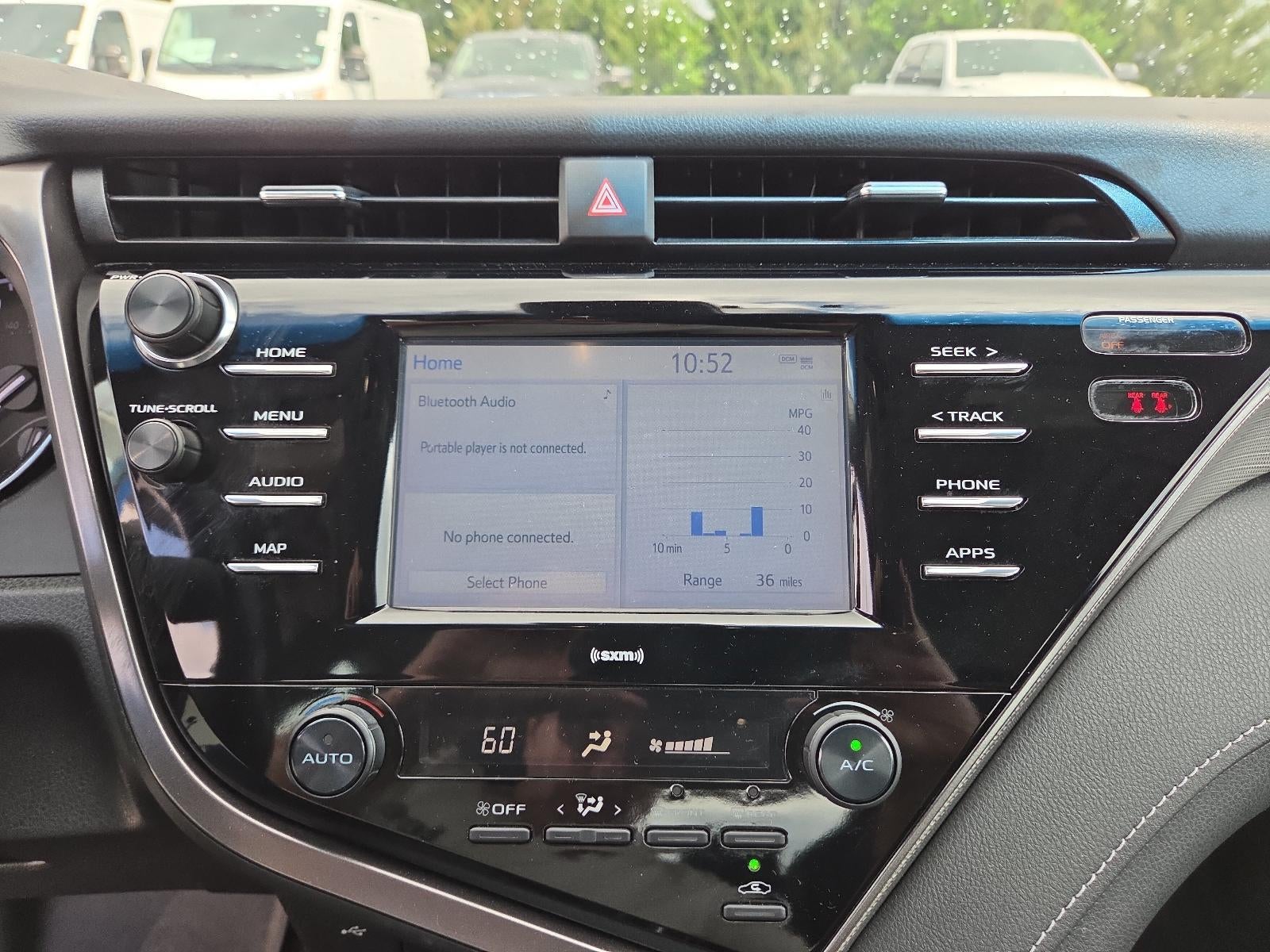 2020 Toyota Camry SE Auto (SE)