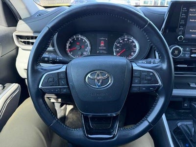 2021 Toyota Highlander LE AWD (SE)