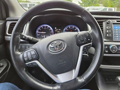 2017 Toyota Highlander SE V6 AWD (Natl)