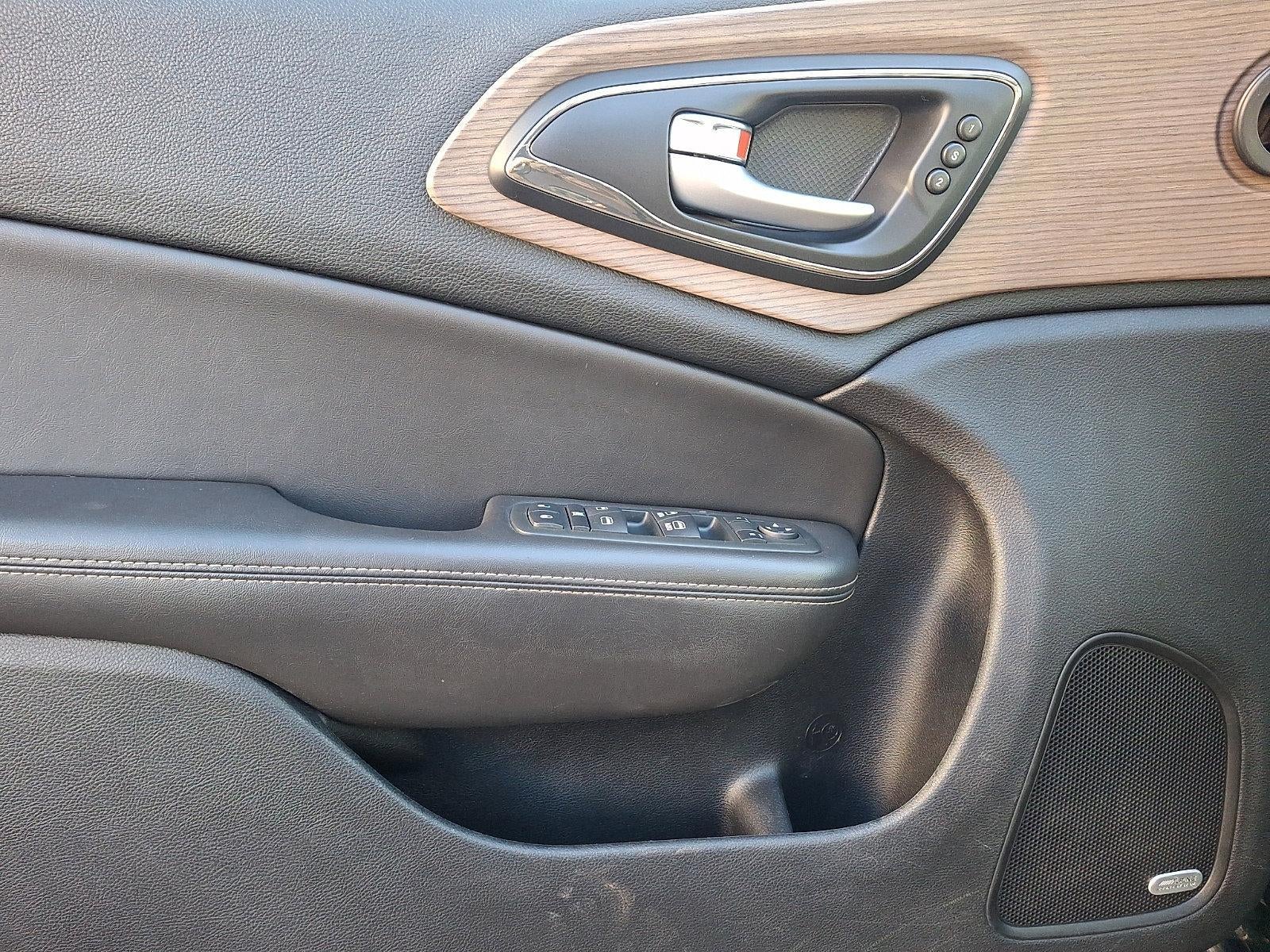 2015 Chrysler 200 4dr Sdn C AWD